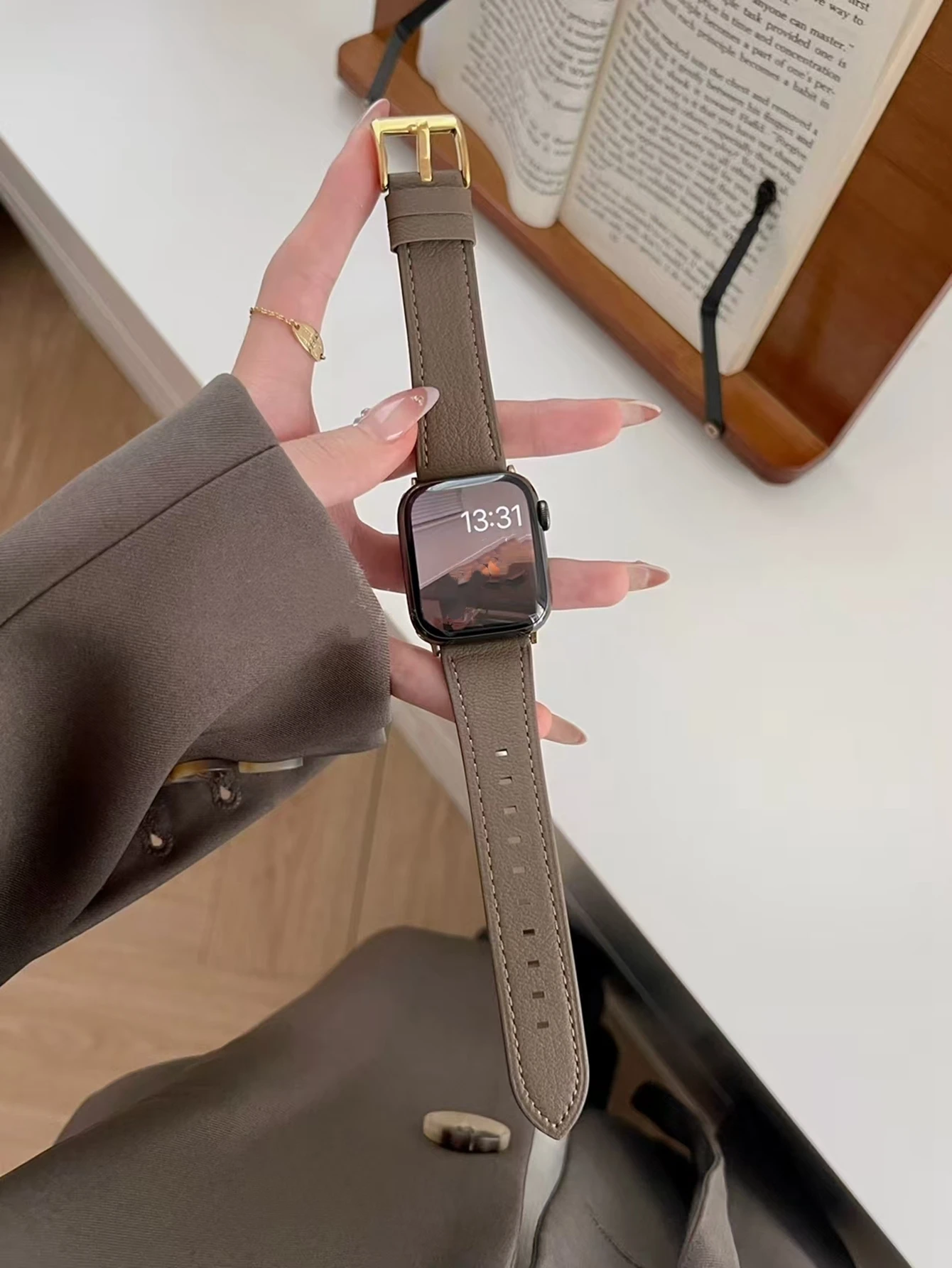 Lederschlaufe für Apple Watch Band für Frauen Sport Correa 38mm 40mm 41mm 42mm 44mm 45mm 46mm 49mm, Armband für IWatch – Detail 2