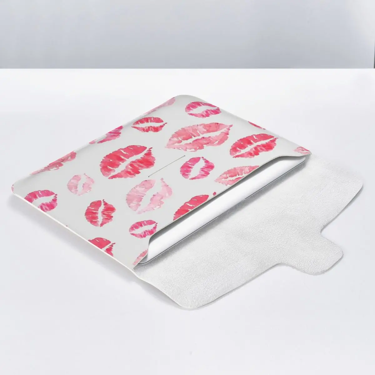Cute Pink Boho Lip Print Pattern PU Leather Horizontal Laptop Sleeve Shockproof Soft Lining Notebook Case 13 Inch