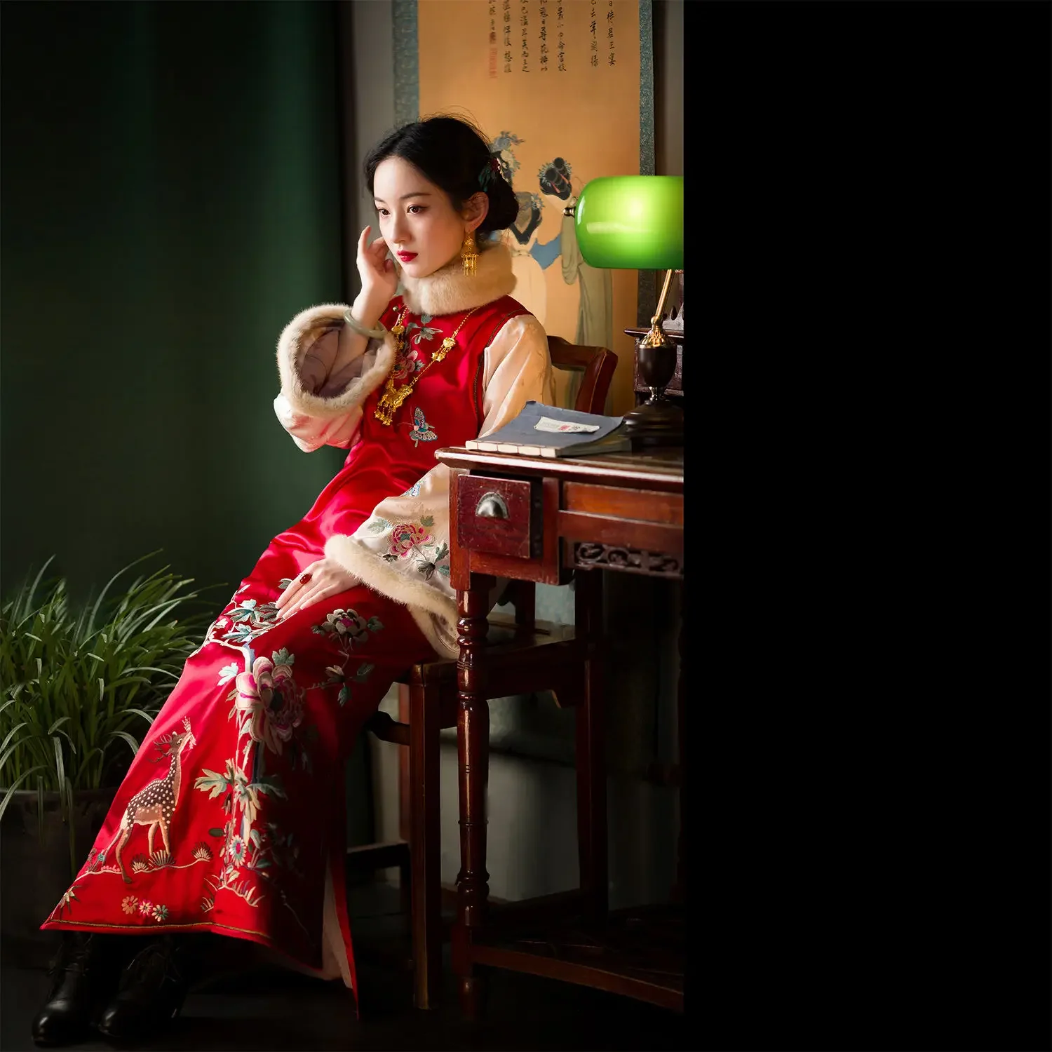 

Winter Chinese Traditional Cotton Fur Collar Deer Printed Warm Cheongsam Women Luxury Oriental Red Wedding Evening Dress Qipao