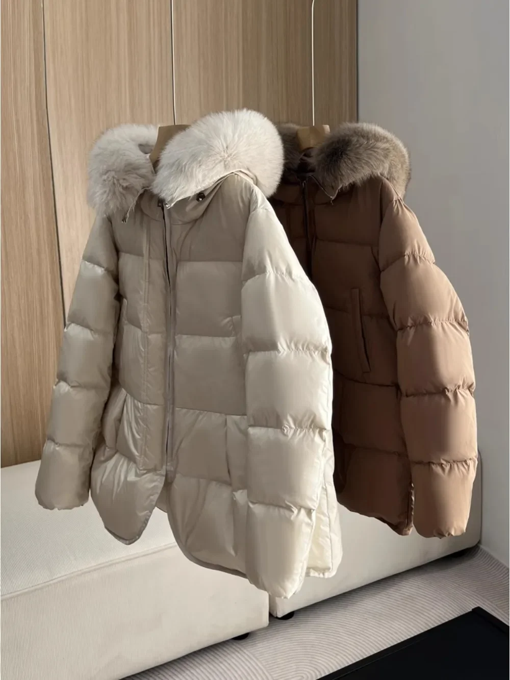 2024 New Winter Women Slim Hooded Short Warm White Duck Down Cropped Jacket Real Fur Fox Fur Collar A-line Cape Puffer Coat