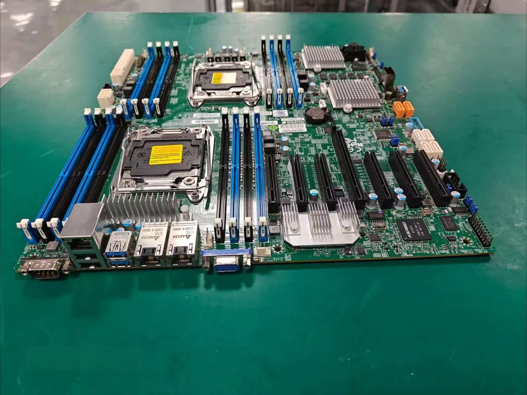 Main board X10DRH-CT Dual socket R3 (LGA 2011) supports Intel ® Xeon ® processor E5-2600 v4/v3 family; UPI up to 9.6GT/s