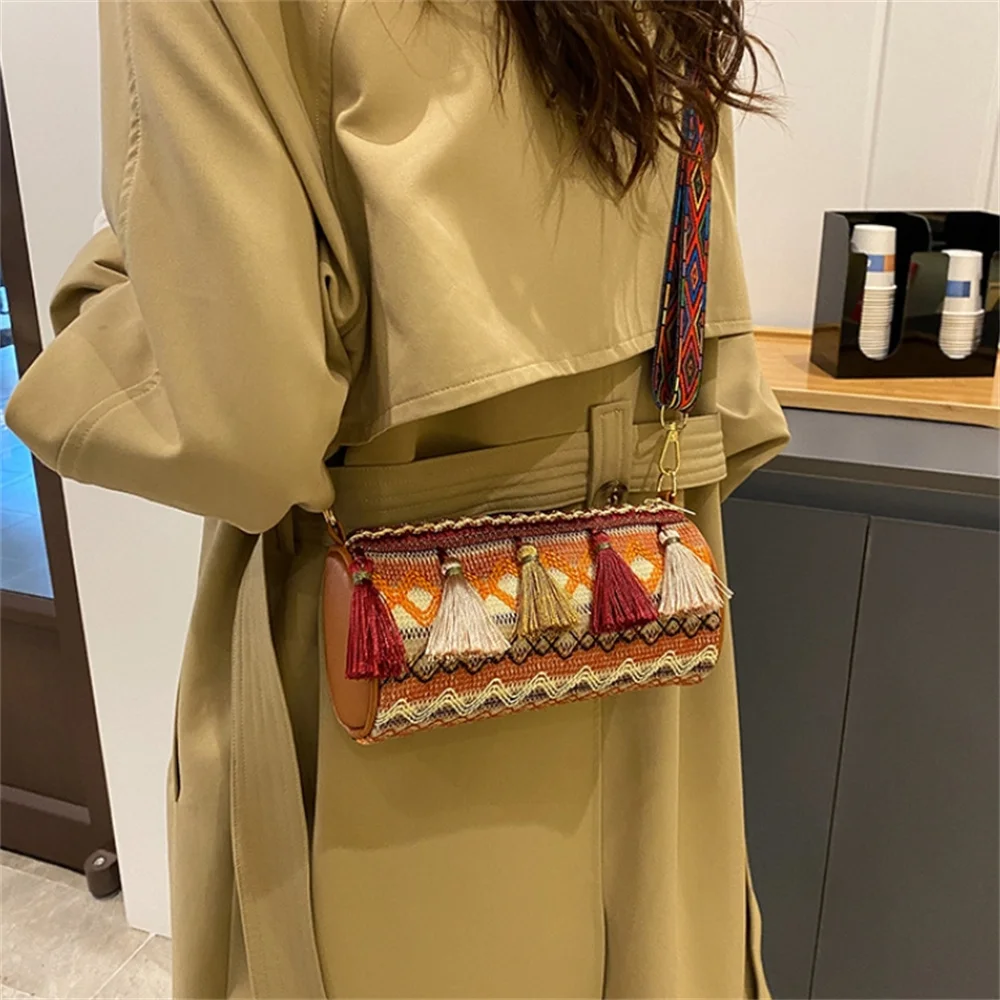 Fashion Bohemian Ethnic Style Women's Handbag Embroidery Woven Cylindrical Shoulder Bag Retro Casual Tassel Crossbody Bag 2024