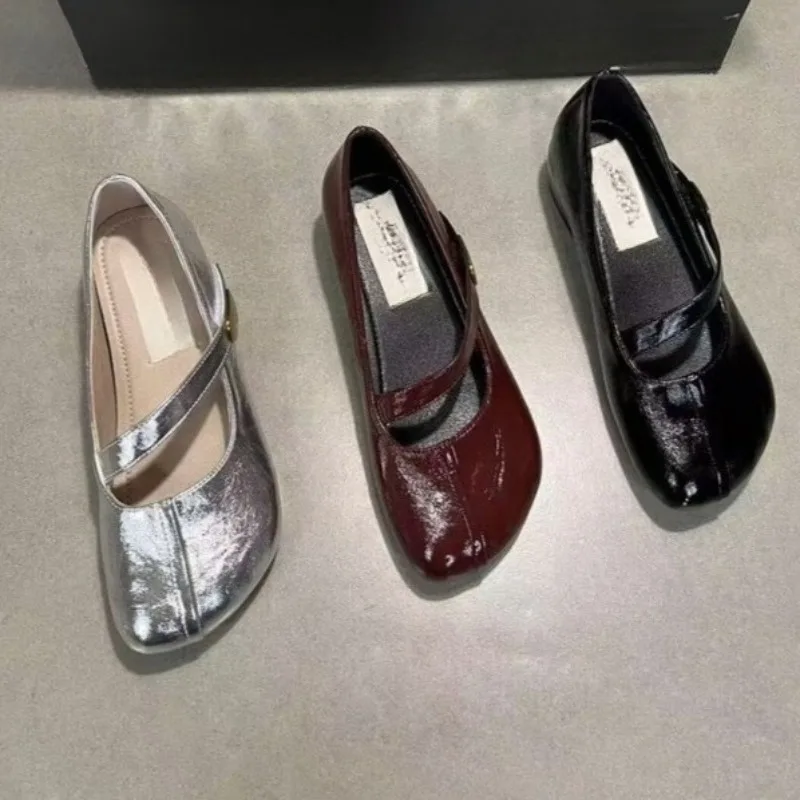 

Spring New Fashion Temperament Versatile Single Shoes Round Toe Shallow Mouth Splicing Metal Buckle Soft Sole Low Top Shoes