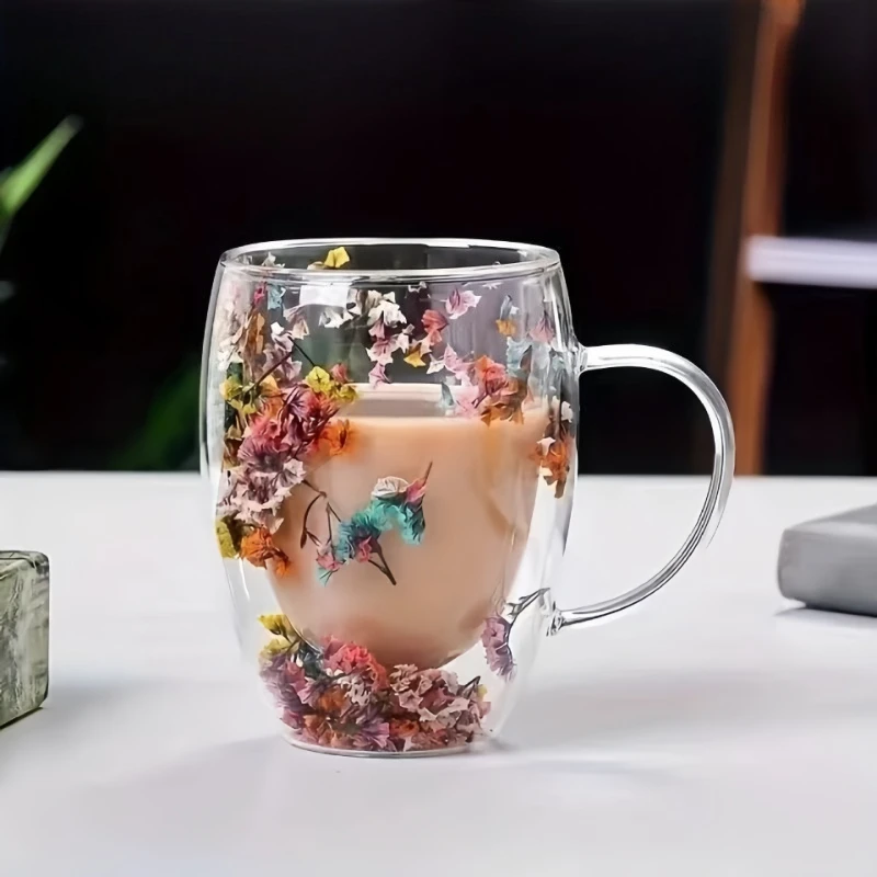 Doppelschichtige Glas-Kaffeetasse mit Trockenblumen, Hochwertiges Souvenir-Glas, Borosilikatglas, Blütenblatt-Design, Schlicht und Kreativ