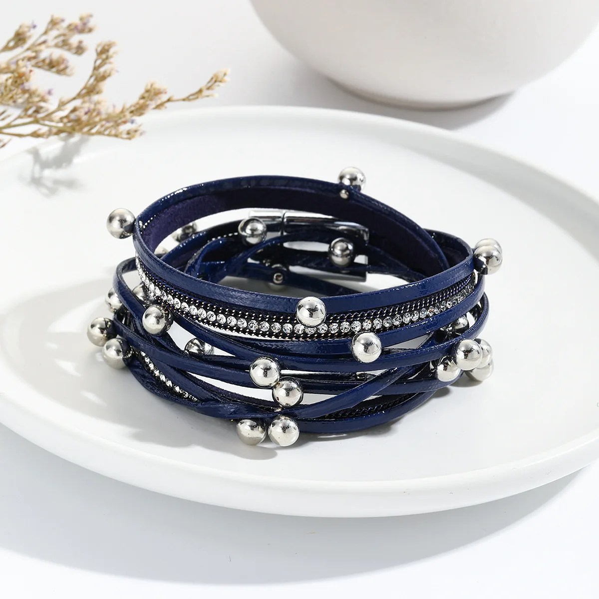 Pulsera de cuero multicapa con tachuelas, dos anillos cruzados de Europa y Estados Unidos, moda para mujer