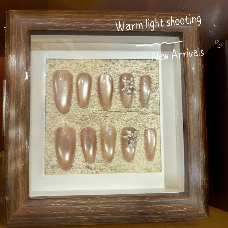 2025 New Golden Cat Eye with Fine Glitter Handmade Wearing Armor Winter Atmosphere Snowflake Nail Art Christmas Nail Art