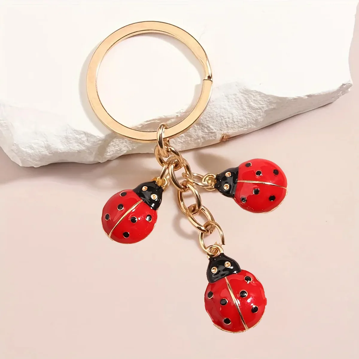 1 Stück Niedlicher Emaille-Marienkäfer-Schlüsselanhänger Tier-Schlüsselring Anhänger für Autoschlüsselhalter Damen Mädchen Handtaschen-Accessoires Handgemachter Schmuck Geschenk – Detail 5