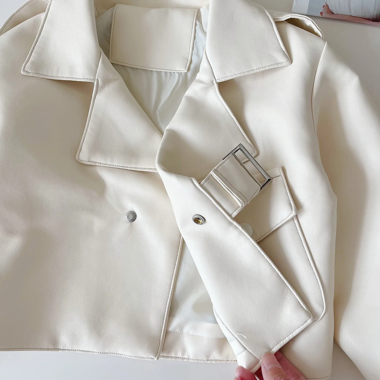Childrens Clothing 2024 Autumn New Korean Girls Temperament Short and Versatile Solid Color Leather Jacket