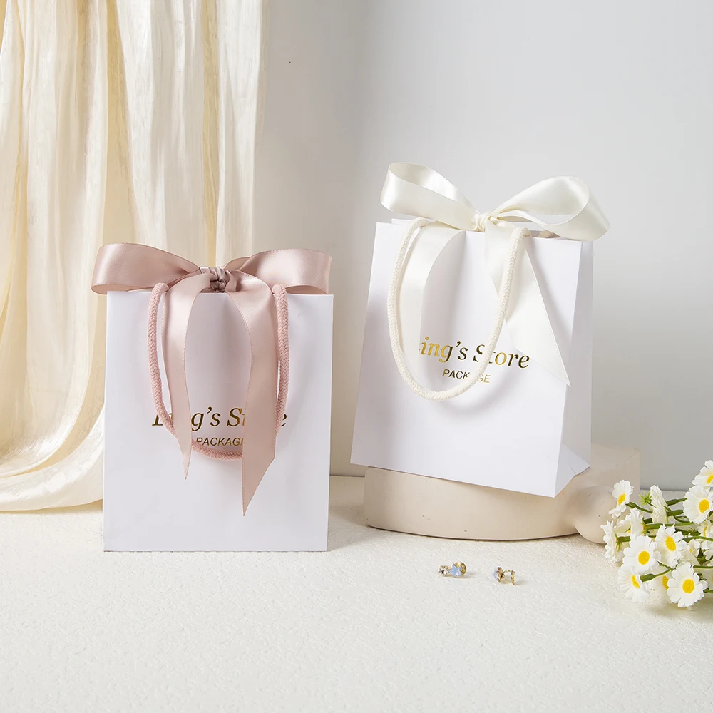 

50/100Pcs Personalized White Jewelry Paper Handle Bag 15.5x13.5x7.5cm Cosmetic Wedding Favors Gift Packaging Boutique Watch Sack