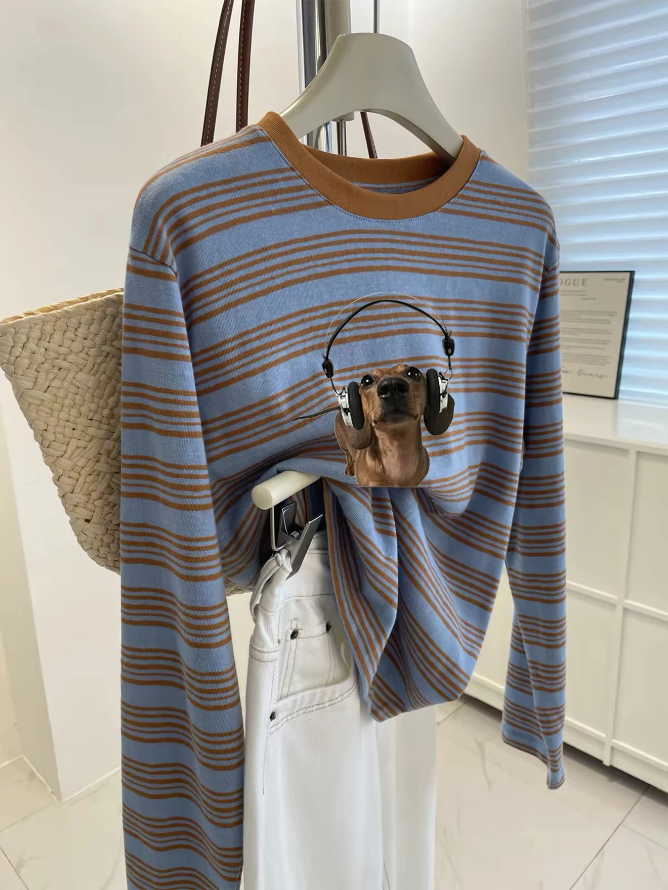 Loose Fit Women's Long Sleeve round Neck T-Shirt Casual Basic Top White Enhancing Blue Stripes Design Autumn Season Fashion
