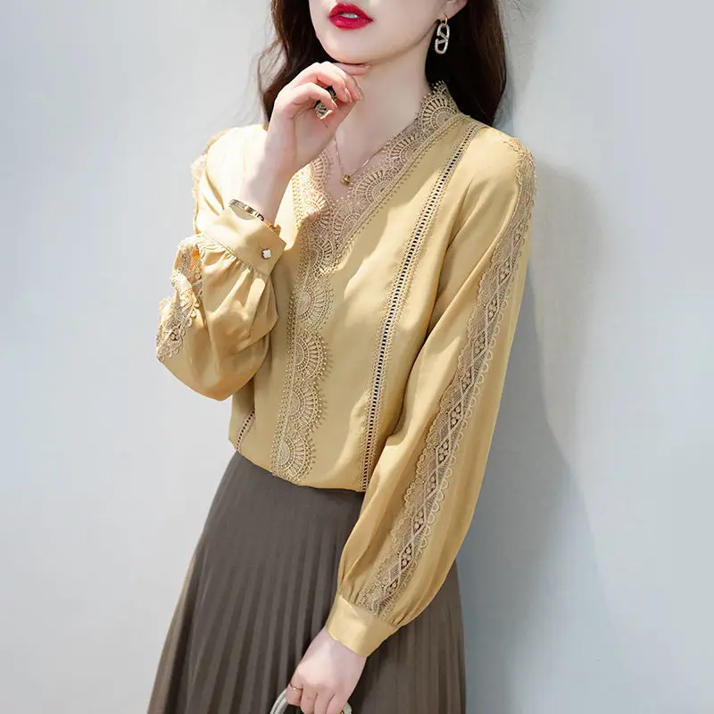 Fashion Vintage Solid Color Blouse Spring Autumn Elegant Lace Hollow Out Female Clothing Casual V-Neck Patchwork Straight Shirt