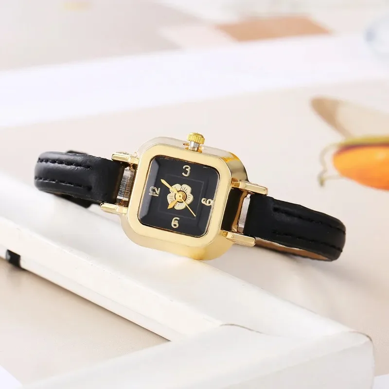 Fashion Flower Small Square Quartz Watch Women Vintage Leather Strap Quartz Wristwatches Female Retro Watches นาฬิกาข้อมือ