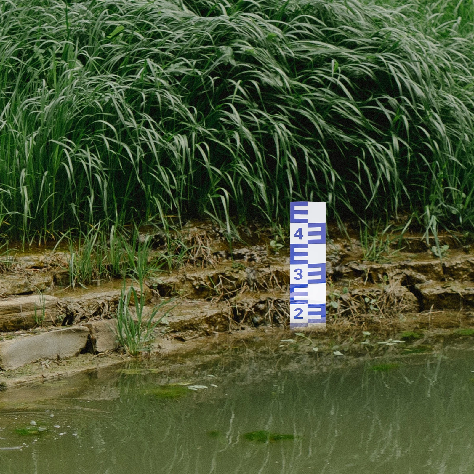 

2Pcs Reflective Water Gauge Stickers Durable Water Level Measuring Tools Self-Adhesive Water Height Markers