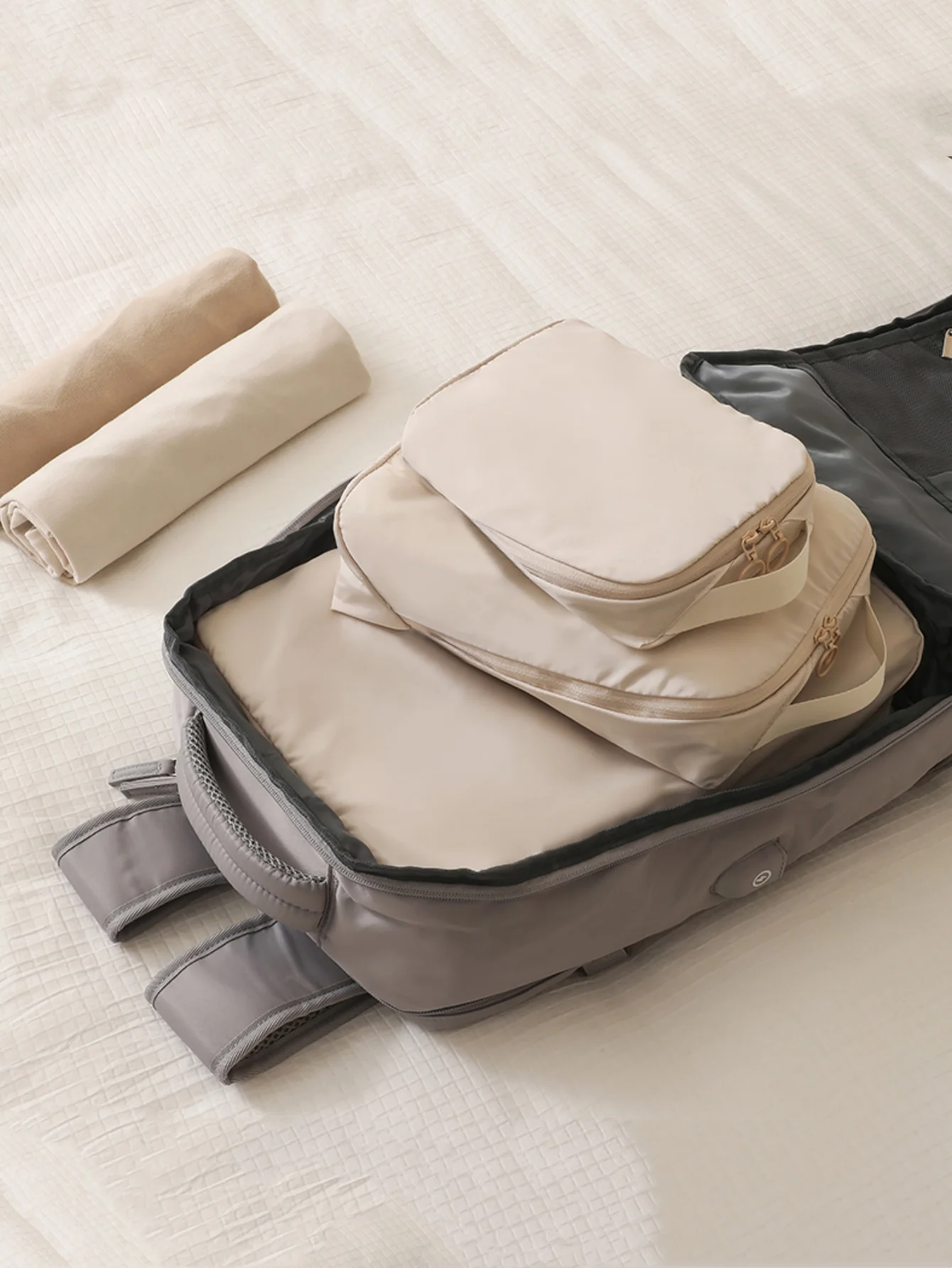 

Набор дорожной косметики из 3 предметов для деловых поездок, косметичка для одежды, сумка для переупаковки одежды, сумка-органайзер для чемодана, удобная упаковка и хранение, водонепроницаемая и влагостойкая, против морщин и легкий уход, можно хранить ниж