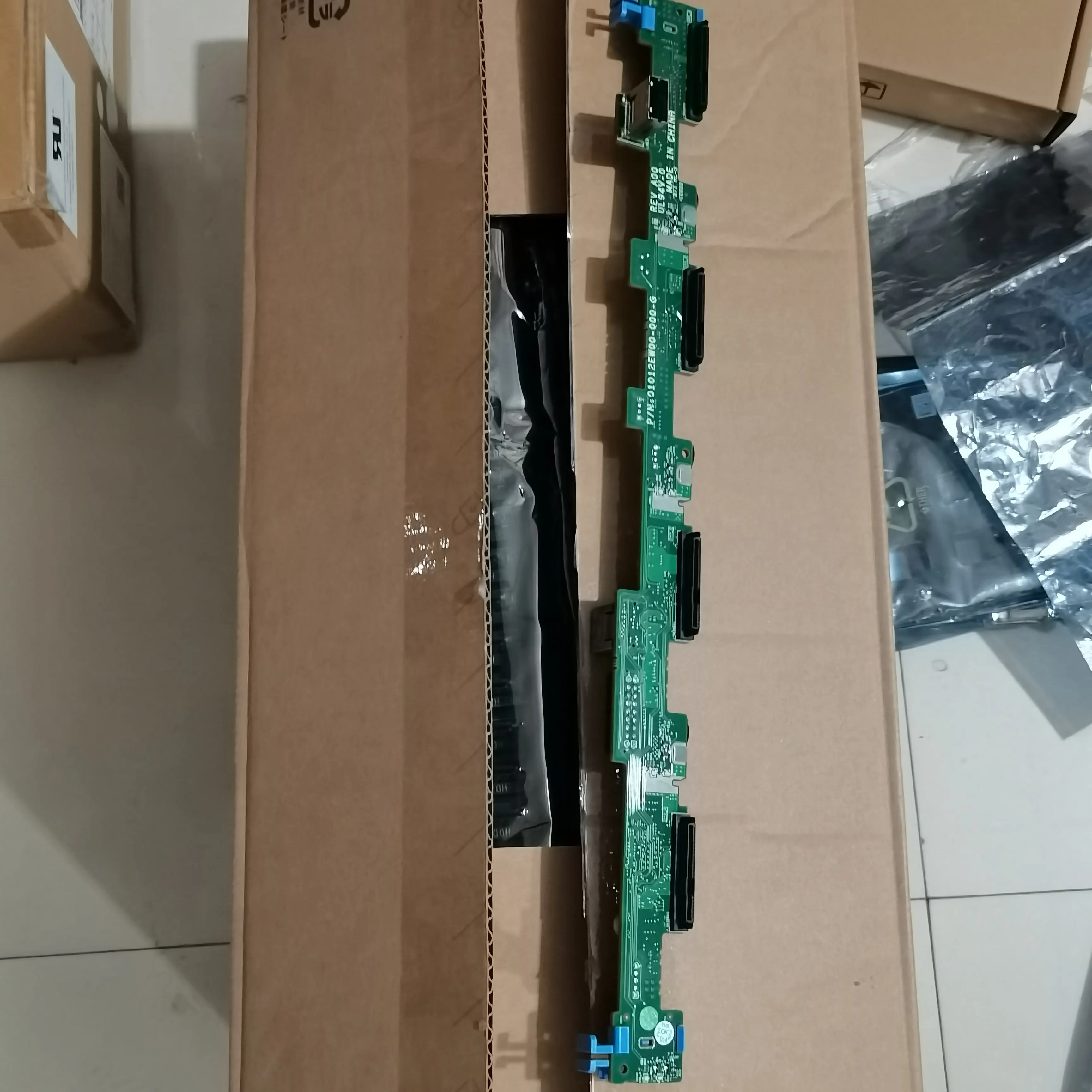 For DeII POWEREDGE R310 R410 Server SAS 4x3.5 Disk, Backplane F678M