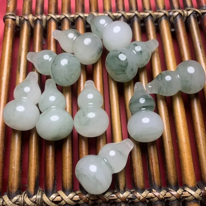 Xinjiang's popular Tianshan green jade golden gourd pendant, auspicious and lucky, unisex ice jade Ruyi ancient style necklace