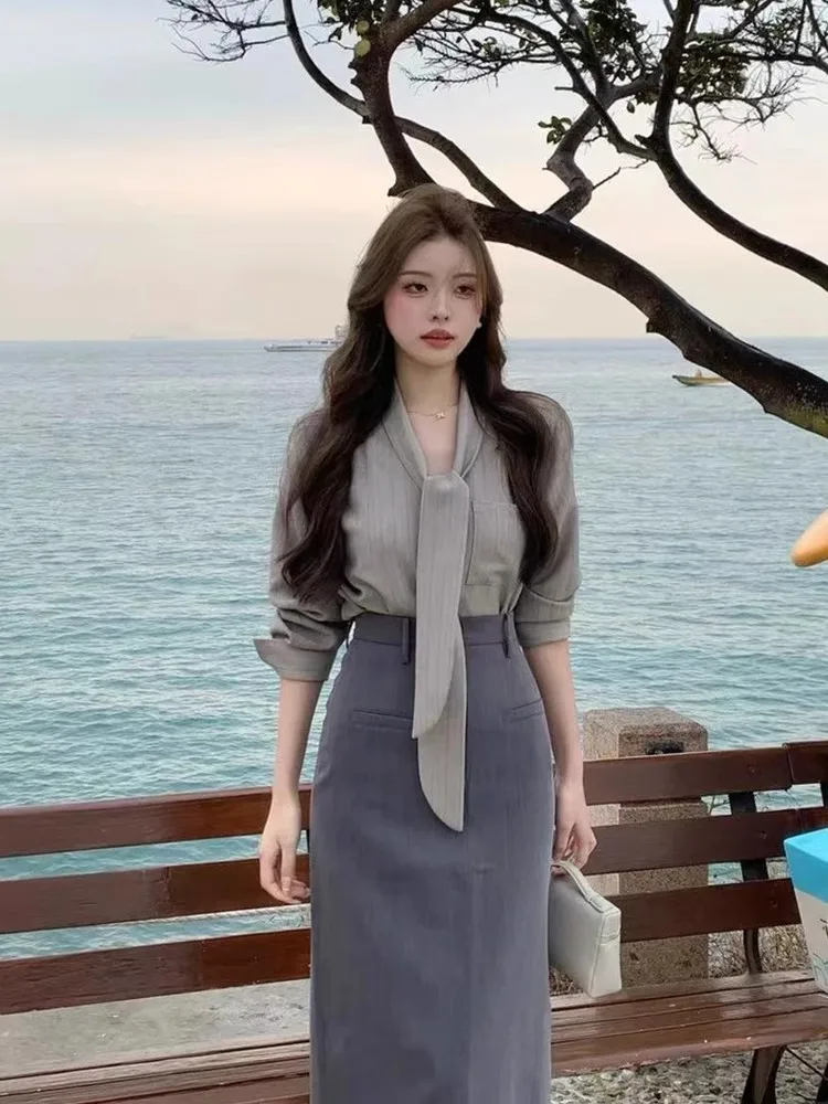 ​ ​ ชุดเสื้อเชิ้ตลายทางและกระโปรงผู้หญิง สไตล์สปริง เอวสูง เหมาะสำหรับใส่ทำงาน ชุดสองชิ้น ดีไซน์หรูหรา ​ ​