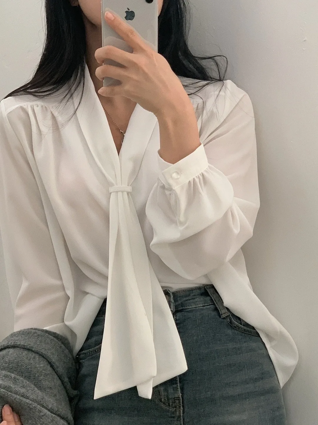 

Ele V-Ne Pleated irt Women's Early Spring Gentle Sle Loose Versatile Color Top Ele Aosphere