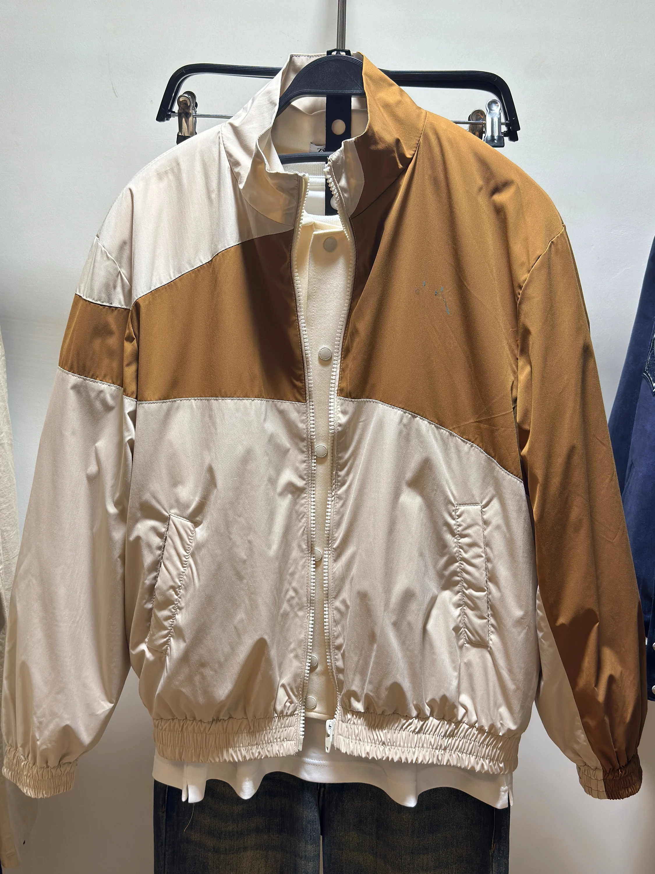 

Новая осенняя мужская куртка для активного отдыха, рабочая одежда, технологичная ткань, лоскутный дизайн, свободный крой, длинный рукав, застежка-молния, полиэстер