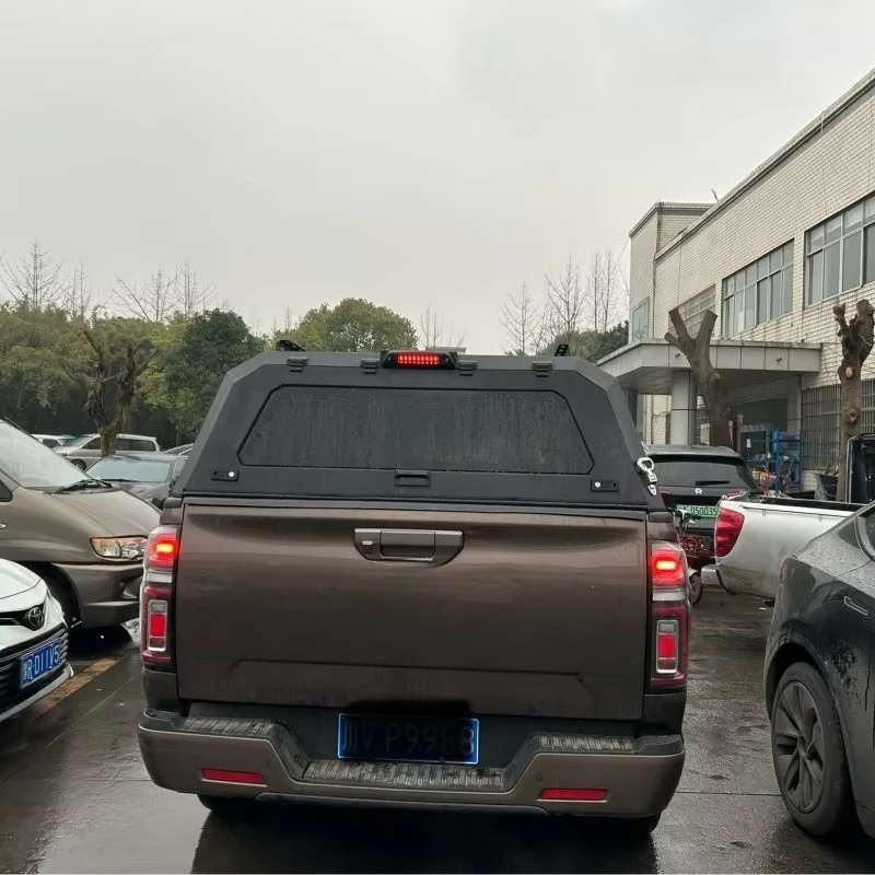China Custom Made Retractable Roll-Up Folding Hardtop Tonneau Cover for Esuzu Isuzu D-Max Wind-Resistant and Waterproof Function