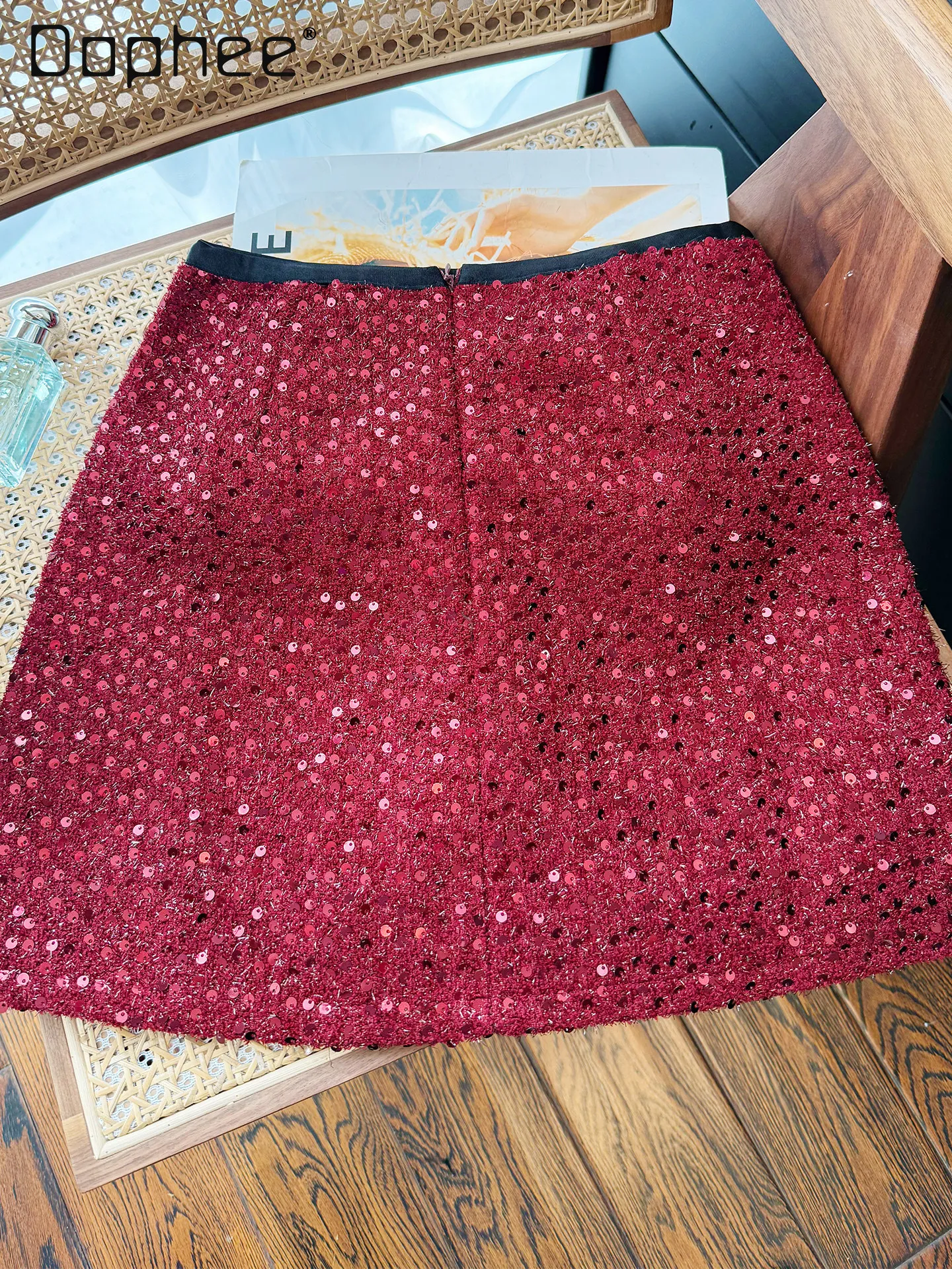 Czerwona spódnica mini z wysokim stanem, zdobiona ciężkimi koralikami, dżetami i cekinami, w kształcie litery A, damska, wiosenna, nowa, modna, wyszczuplająca, z frędzlami.