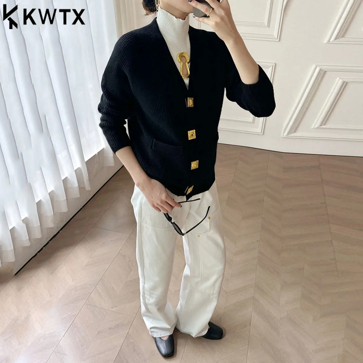 

KWTX casual basics spliced pockets slim sweater for women v neck long sleeves patchwork metal buttons cardigan female autumn