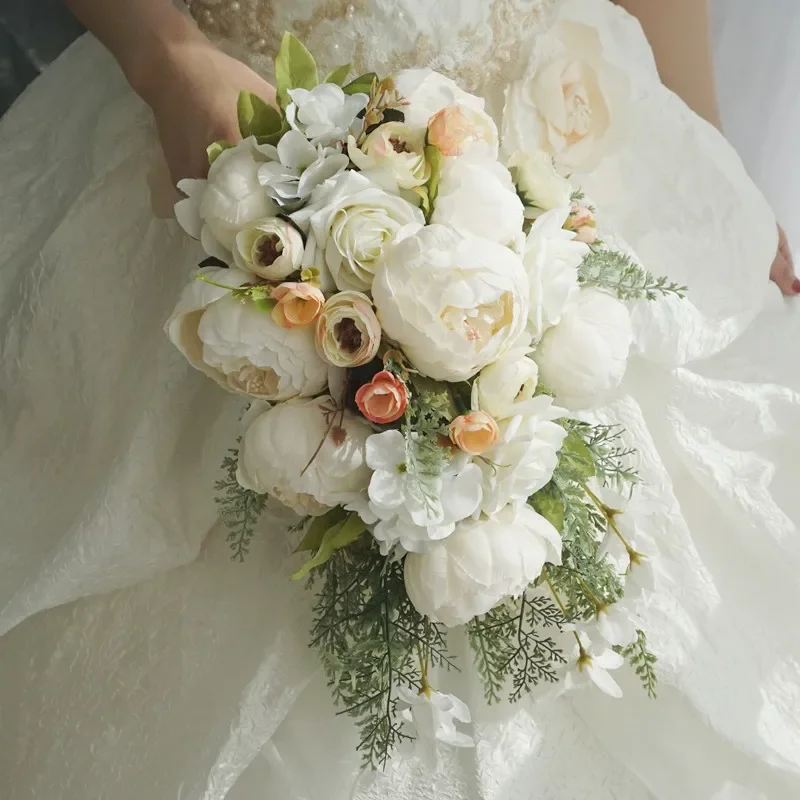 European, American and Western-style high-end simulated bride bouquet, peony rose, wedding photo, waterfall, water drop, droopin