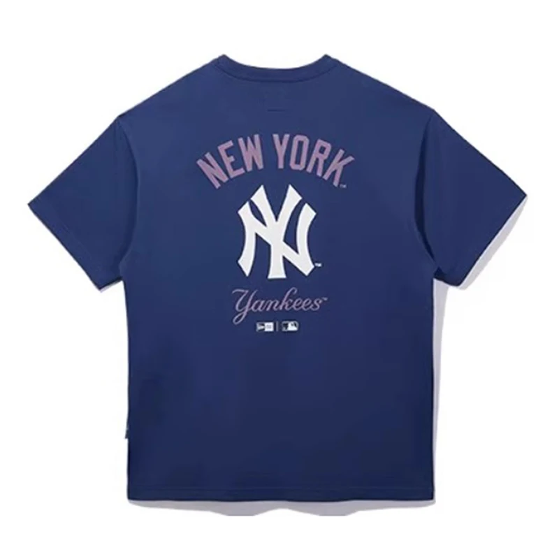 New Era Ss25 Seri Fungsional Nyaman Mlb New York Yankees Kaos Lengan Pendek Kerah Bulat Santai Bernapas dengan Cetakan Belakang Unisex