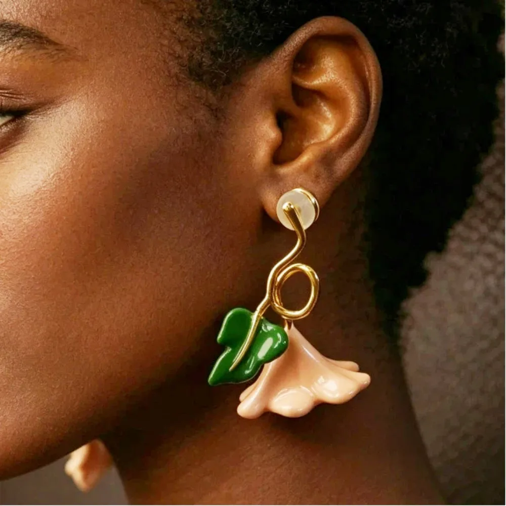 Gold-plated Pink Enamel Morning Glory Flower Fashionable Retro Style Elegant and Exquisite Statement Earrings for Woman