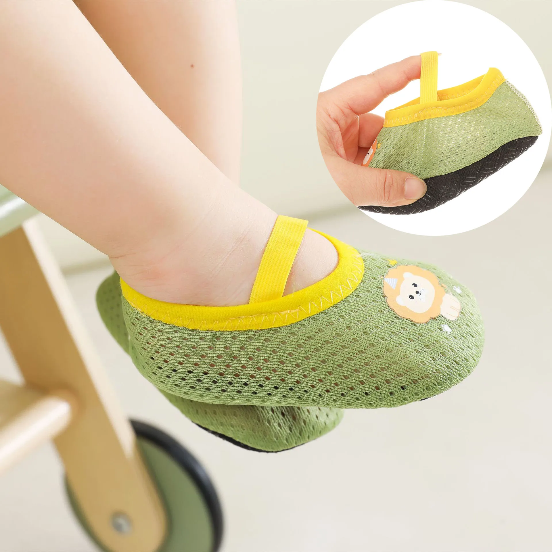 New Baby Anti Slip Walking Shoes for Infants and Toddlers Glued Anti Slip Floor Boat Socks Low Top Cartoon Leather Sole Socks