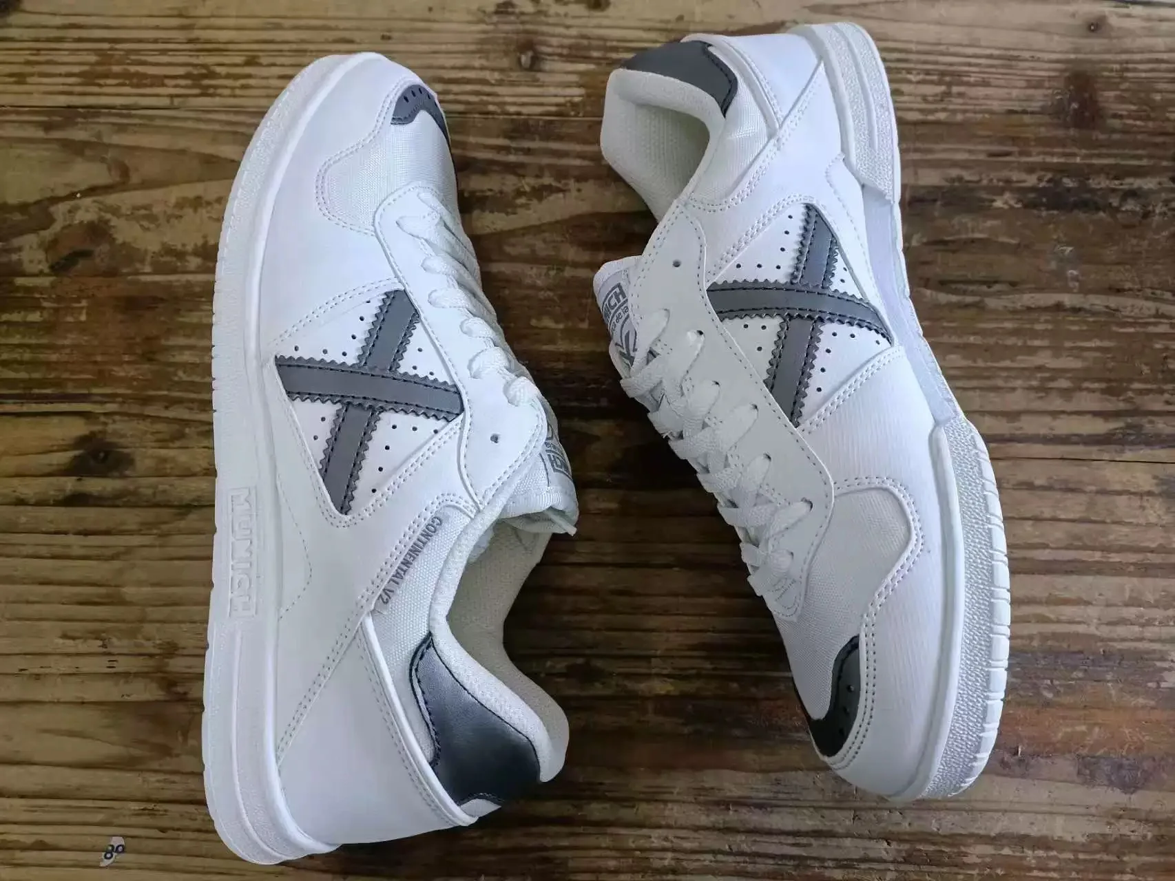 

Men's Badminton Shoes Abrasion Resistant Table Tennis Shoes Anti-Slip Outdoor Couple Sneakers Volleyball Shoes