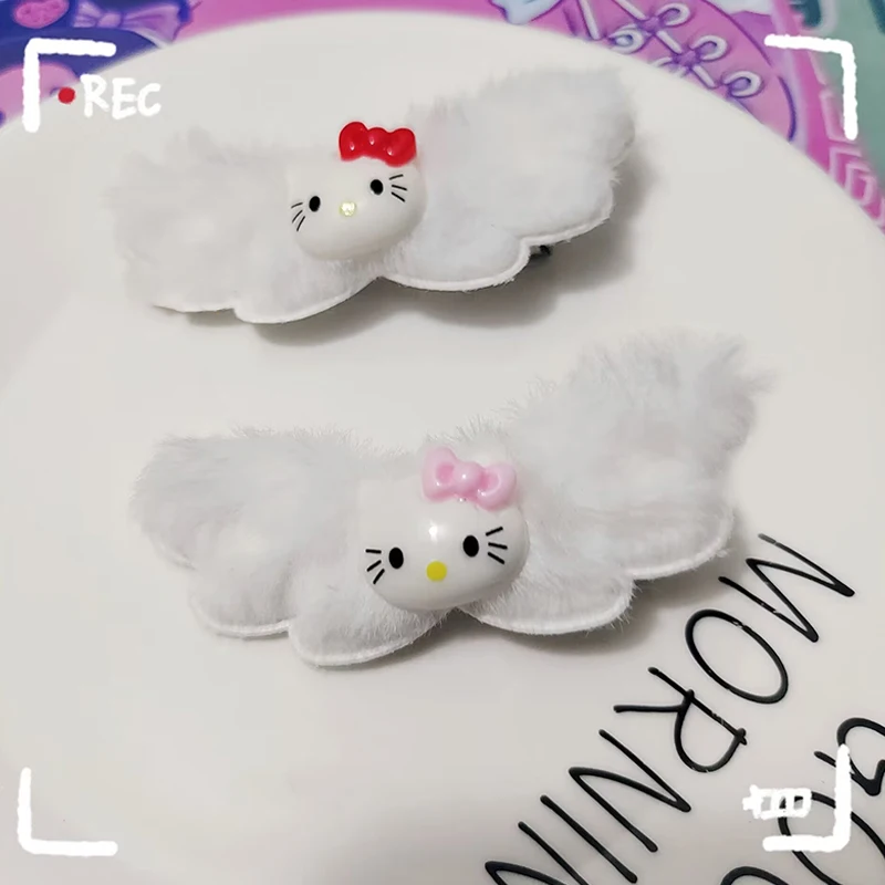 Sanrio Hello Kitty Angel Hairpin para mulheres, asas de pelúcia dos desenhos animados, emparelhado com meninas franja, estilo clip, presente Headwear, kawaii, 2pcs