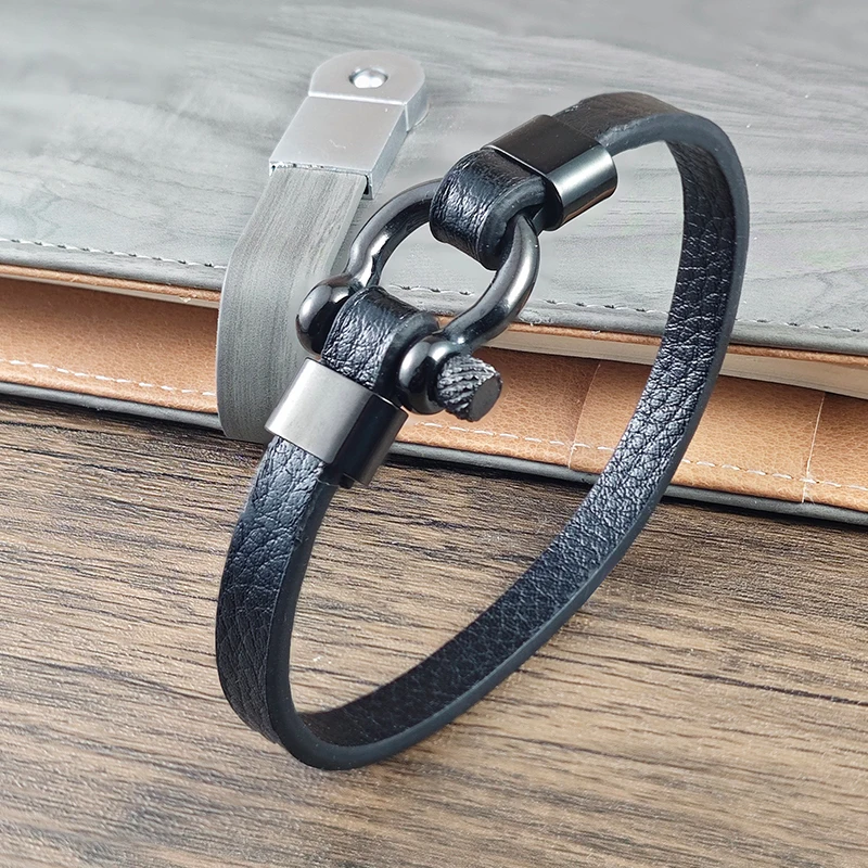 Simple New Horseshoe Shaped Small Nut Accessory Stainless Steel Men's Leather Bracelet Men's Jewelry Surprise Gift Dropshipping