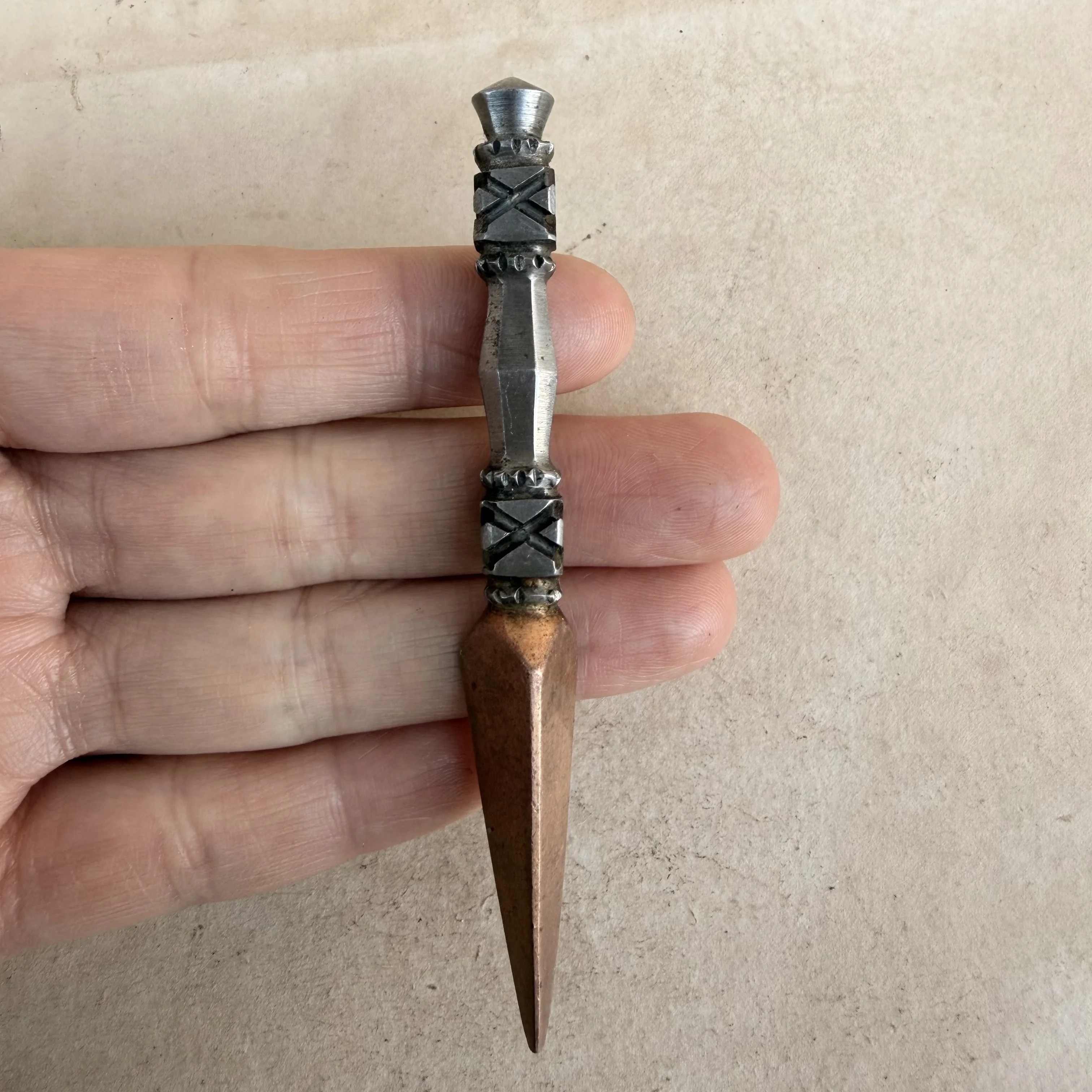 

Ретро-мельница (тампур) из красной латуни с инкрустацией в виде креста, декор для дома по фэн-шуй