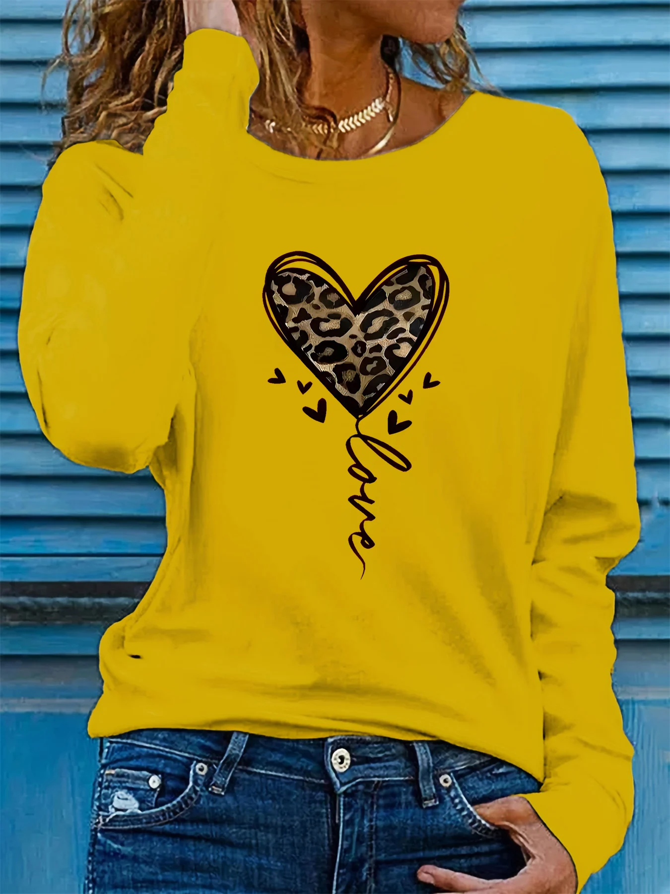 Women's Spring and Autumn Casual Long Sleeved Leopard Print Heart-shaped Graphic Printed Round Neck T-shirt