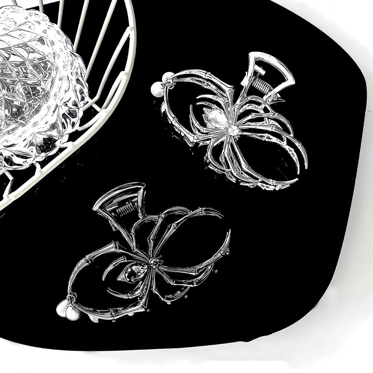 1Pcs Halloween Black Spider Hair Claw Clips z perłowym wzorem, metalowe gotyckie spinki do włosów Punk Mocne akcesoria do włosów