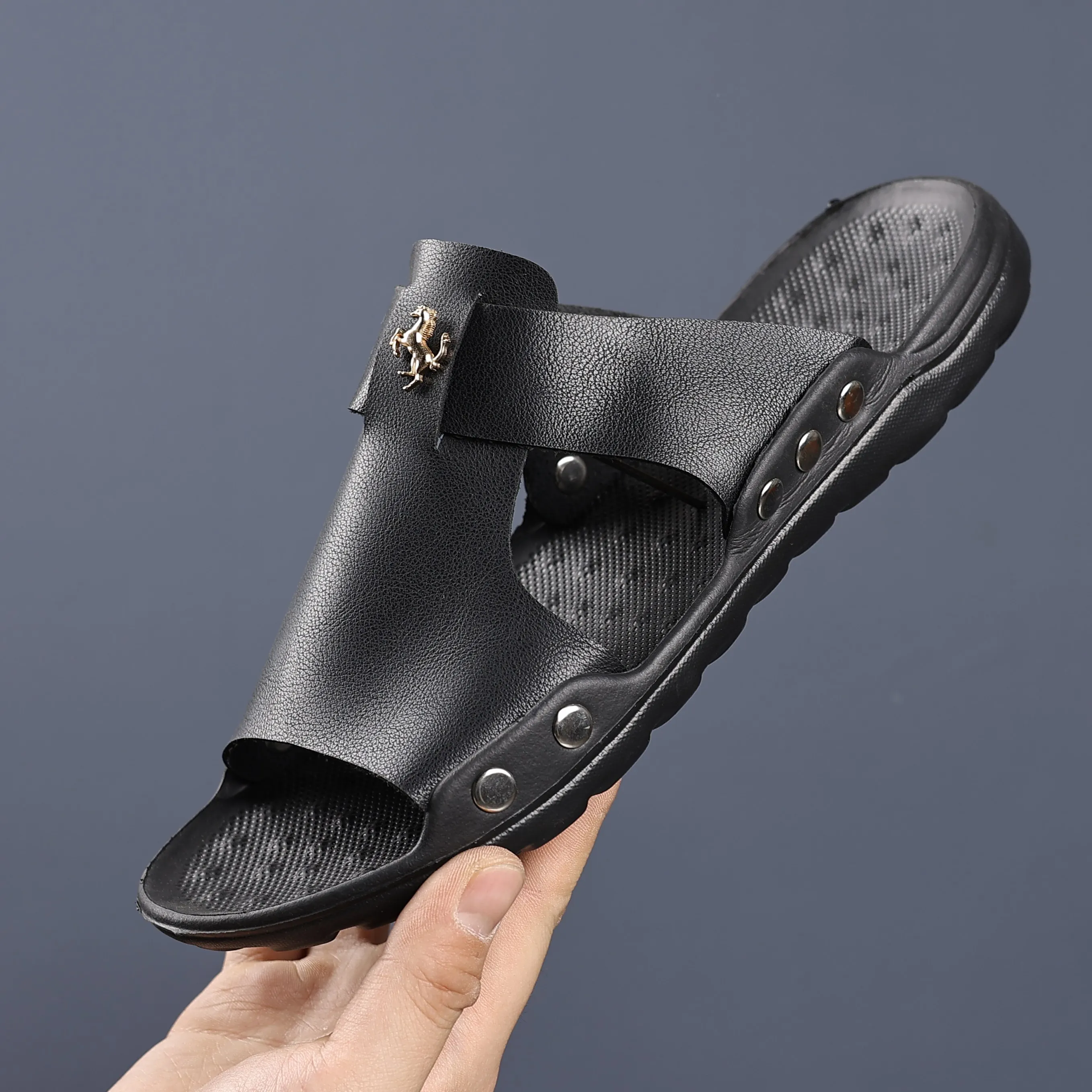 2026 Neue Sommer-Herrenschuhe, Hausschuhe, Herren-Innensandalen, Freizeitsandalen, Leichte Atmungsaktive Strandsandalen für Männer