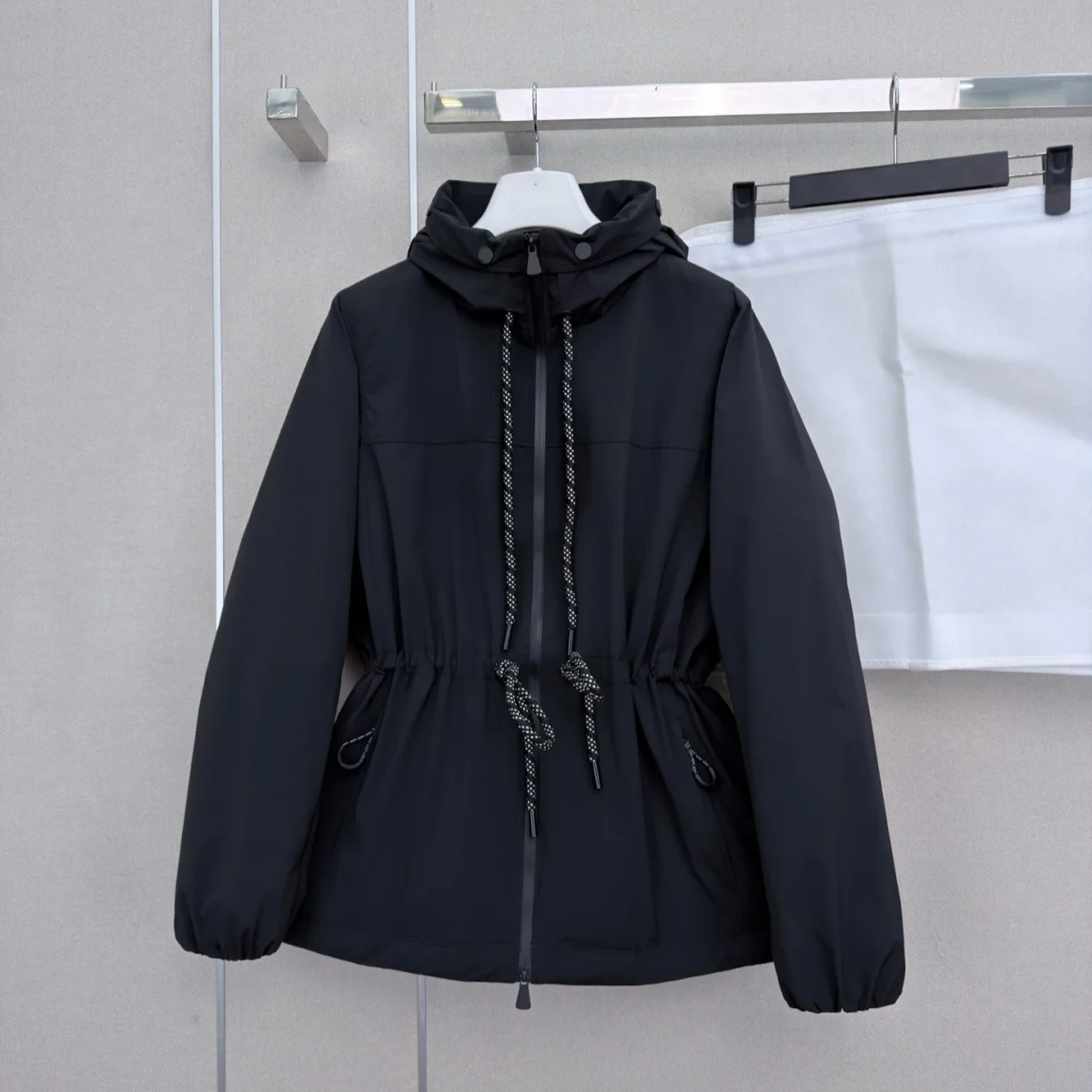 2026 high-quality women's short hooded jacket for short stature26101684