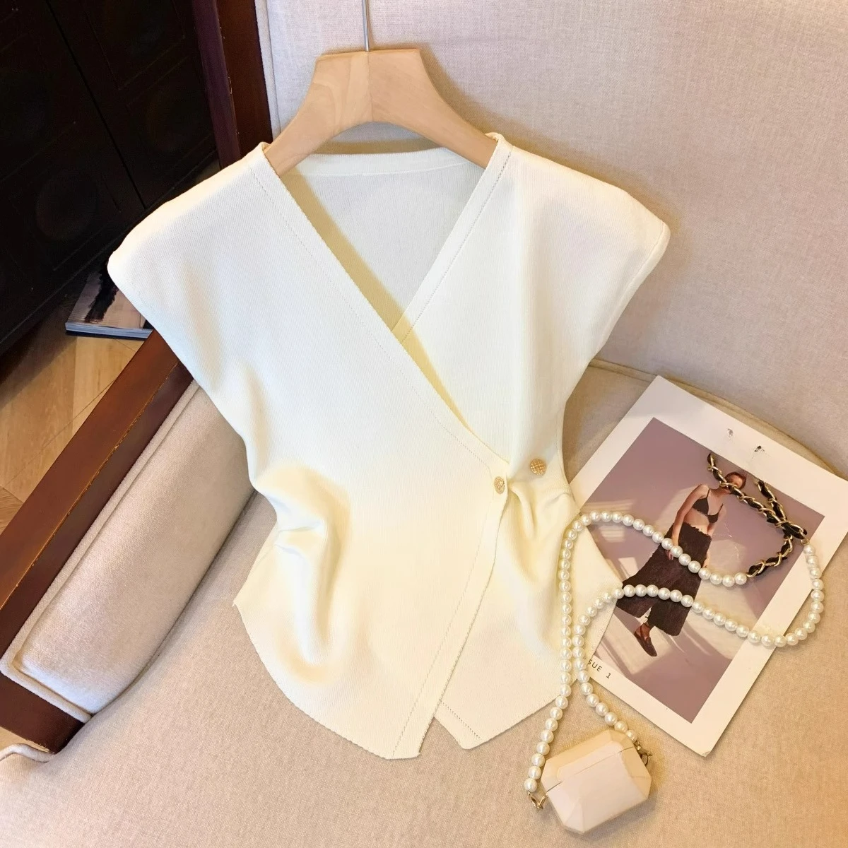 

Irregular Cross Pleated V-neck Slim Fit Sleeveless Knitted Vest for Women in Summer