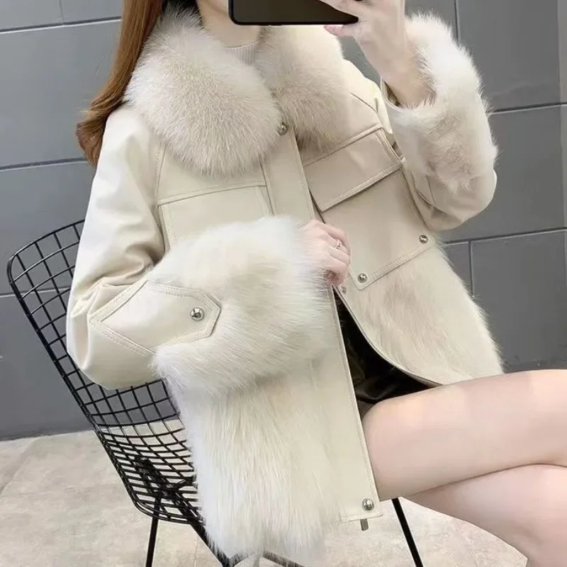 معطف فرو متفجر المرأة الجديدة بولي Leather الجلود الربط تقليد فرو الثعلب موضة النسخة الكورية معطف سميك مستوى المظهر العالي