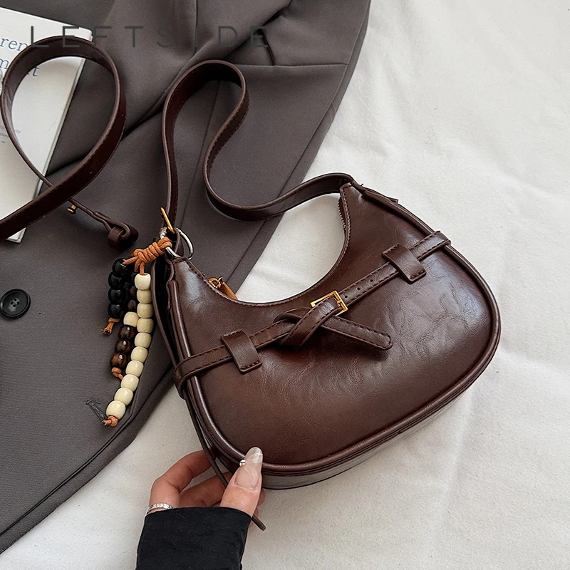 

Левая сторона, женская маленькая сумка через плечо из искусственной кожи, зима 2025, новая сумка-седло в стиле ретро, роскошные дизайнерские сумки и кошельки