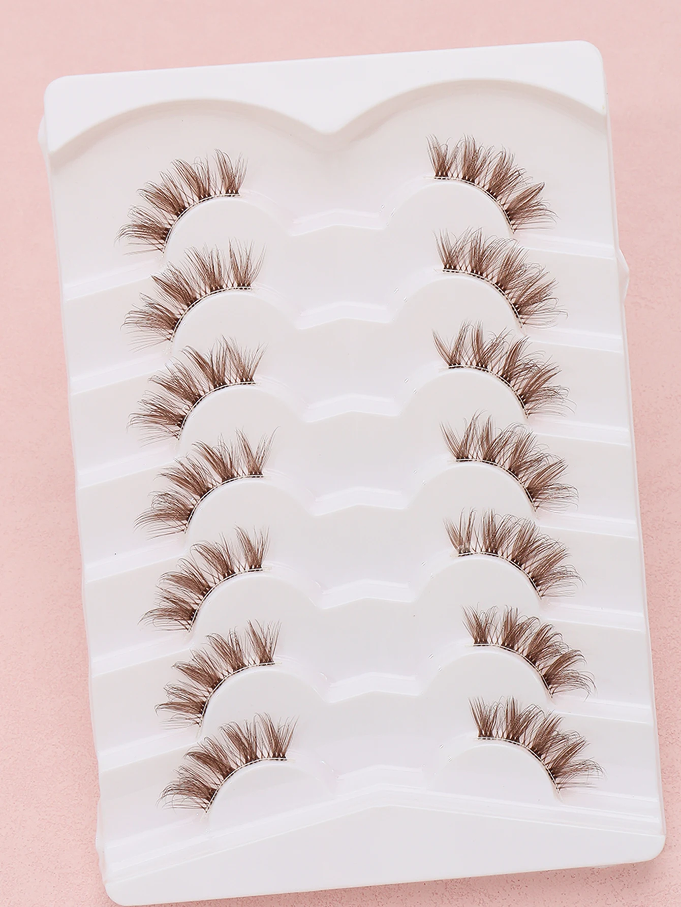 ขนตาปลอมสีน้ำตาล 7 คู่ สไตล์ธรรมชาติ ปลายเรียวสวย สวมใส่สบาย ให้ลุคสวยแบบธรรมชาติ