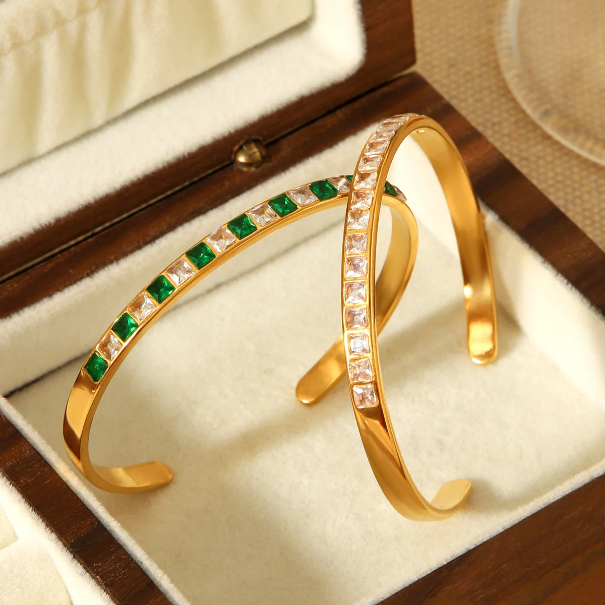 

Stainless steel inlaid zircon bangle, high-end hand jewelry, titanium steel open bangle for women