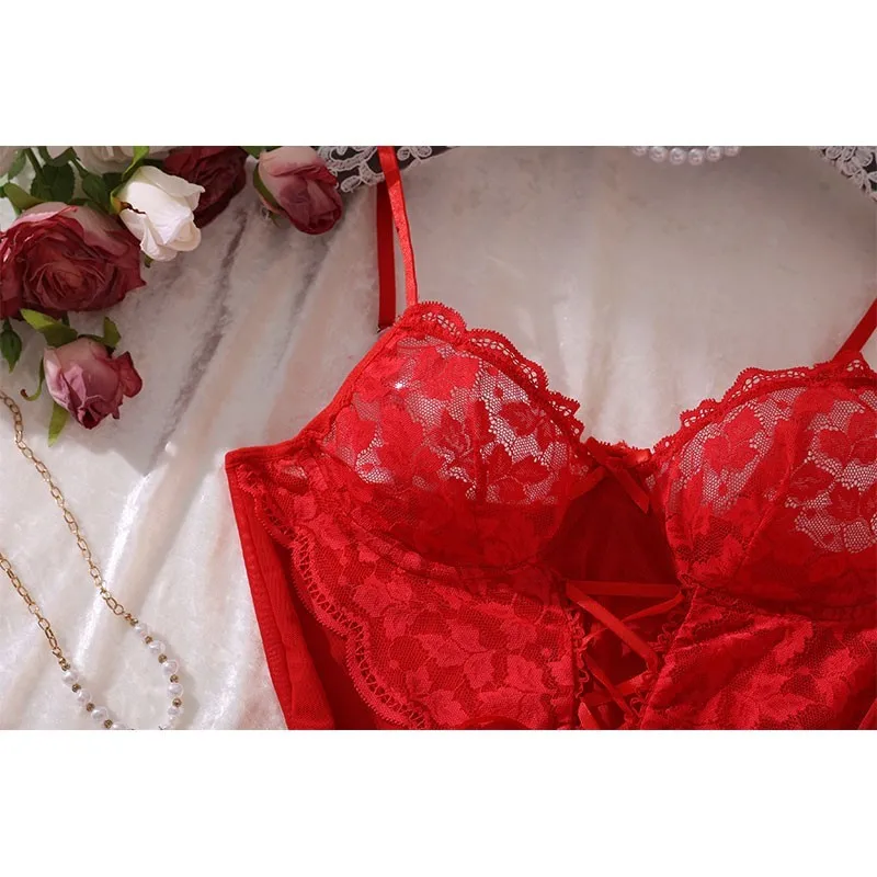 مثير البرازيلي وحزام الرباط الملابس الداخلية الساخن الأحمر فستان بيبي دول المثيرة المرأة رائعة 3 قطعة مجموعات ثونغ ثوب النوم مجموعة مع حلقات الساق