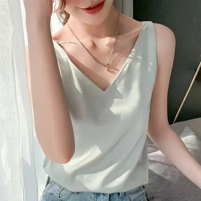 Sleeveless Tops Women Clothing 2024 Summer Fashion Korean Sexy Silk Blend Tank Top Casual Womens Tops Base Halter Vest