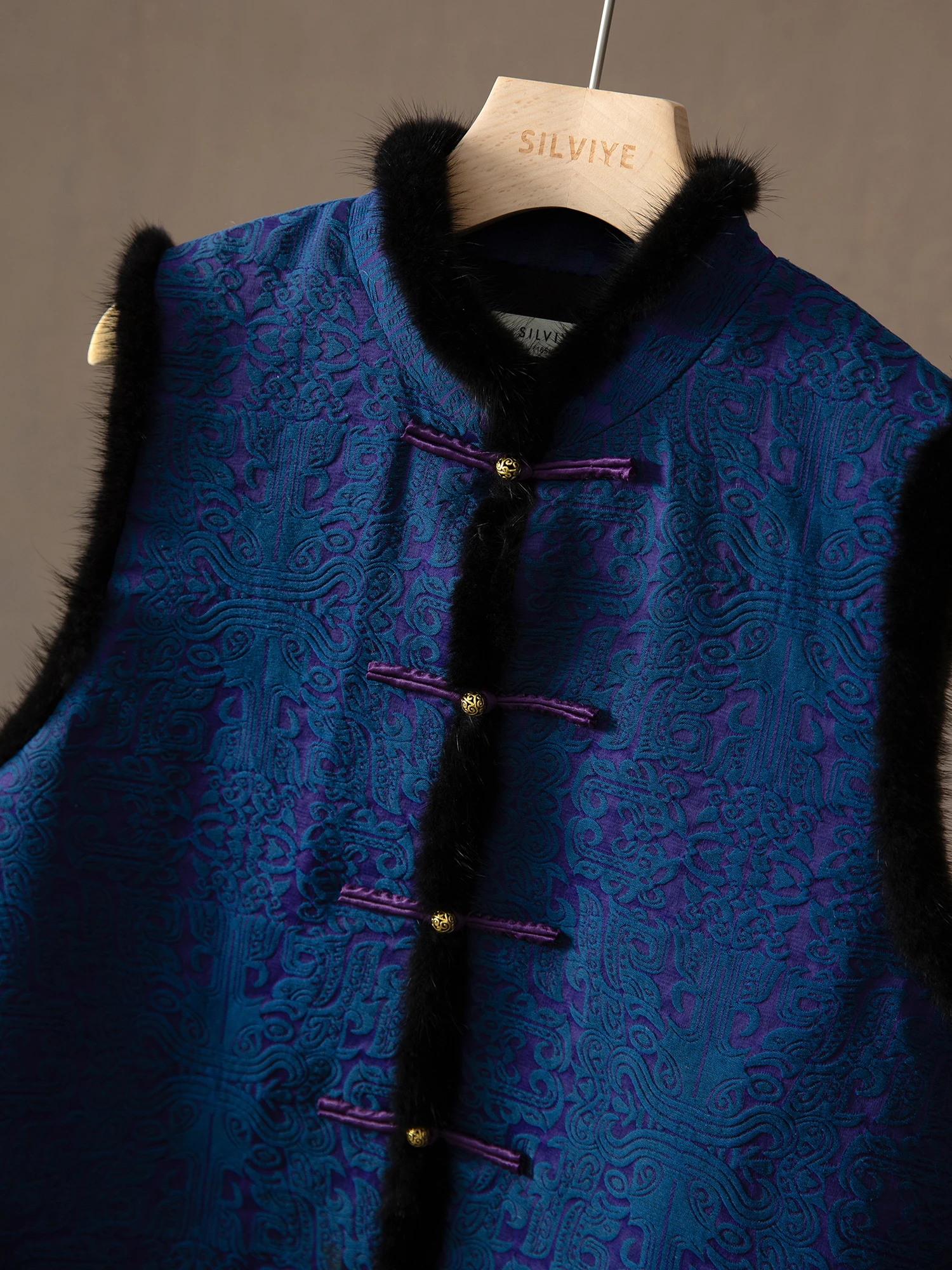 

Silk Filled Women's Vest Coat Tasteful Design with Mink Fur Collar Traditional Chinese Sle Button Closure Thiened Cotton ...