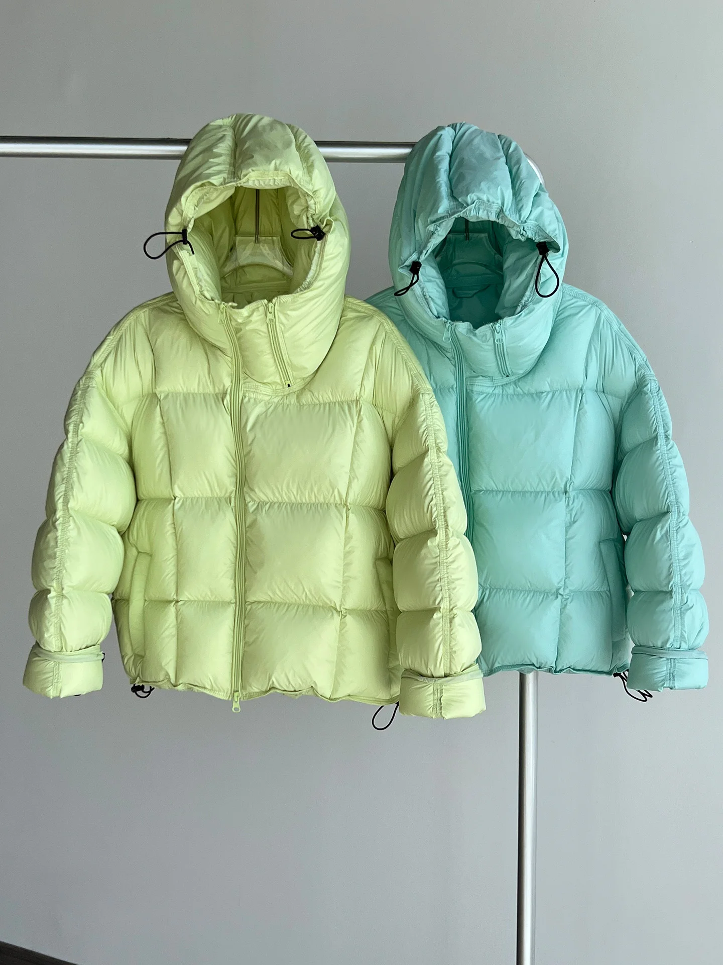 

White Duck Down Jacket Women's Puffer Jacket Thick Hooded Winter New Square High-end Feeling Small Fashionable Warm Bread Jacket