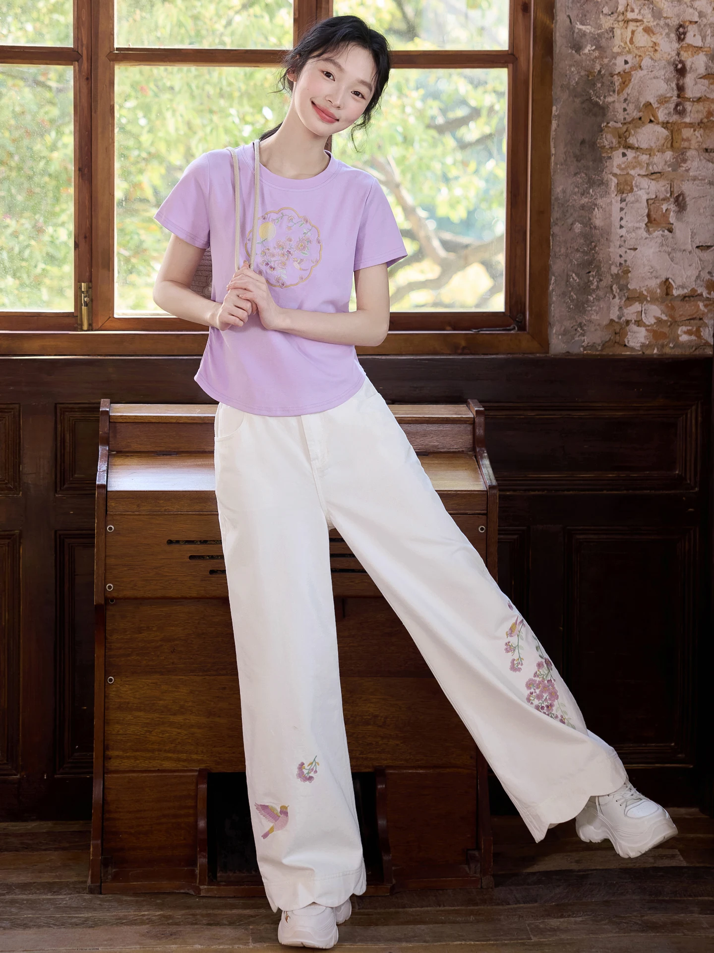 

Original National Style Embroidered Jeans Breathable Casual Wide Leg Jeans Purple Osmanthus Flower Series Ladies Jeans