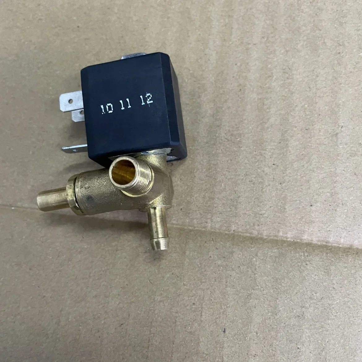 Detalle 3 de Electroválvula High-temperature steam cleaning hanging iron ironing machine ironing machine accessories JYZ-3 solenoid valve booster valve Agua y vapor