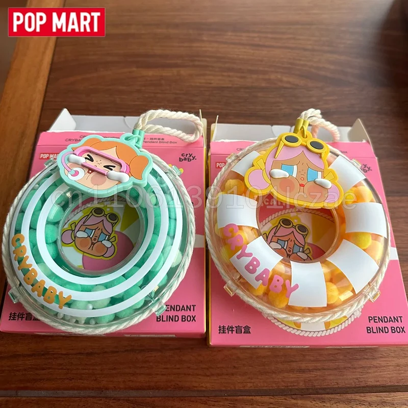 

POP MART Crybaby режим отпуска на плачем ребенка Crybaby плавательный круг кулон глухая коробка модная загадочная коробка Рождественский подарок
